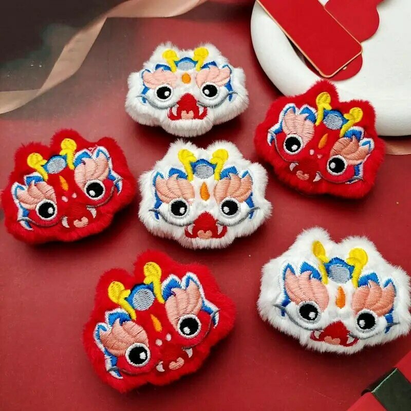 Alfinete de broche chinês Dragon Doll, Broches de decoração de roupas, Suprimentos de Ano Novo para Mulheres e Homens