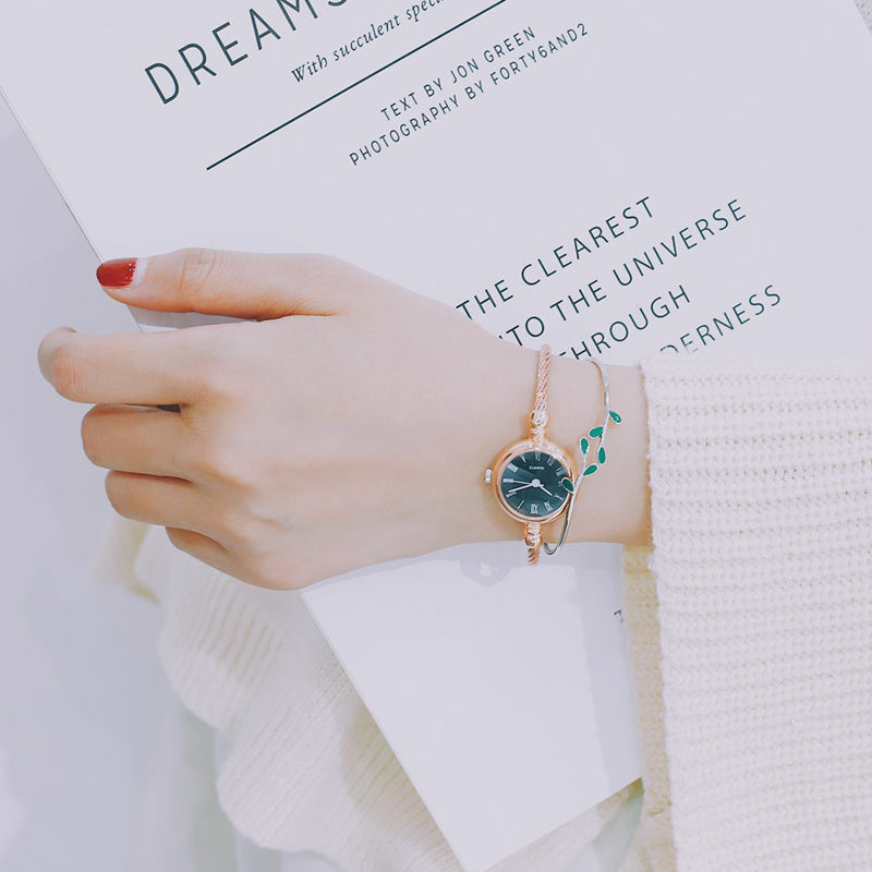 Elegante Reloj de pulsera con esfera de cuarzo para Mujer, pulsera pequeña Retro versión coreana, conjunto de Reloj moderno, regalo