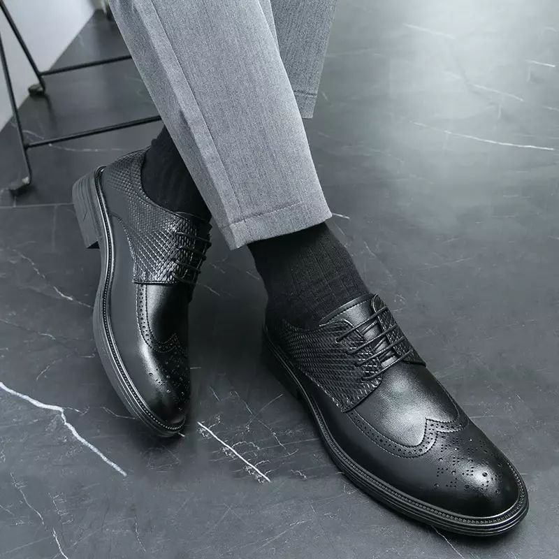 Zapatos de cuero con punta redonda para hombre, calzado de vestir, estilo británico, de alta calidad, para negocios, 2023