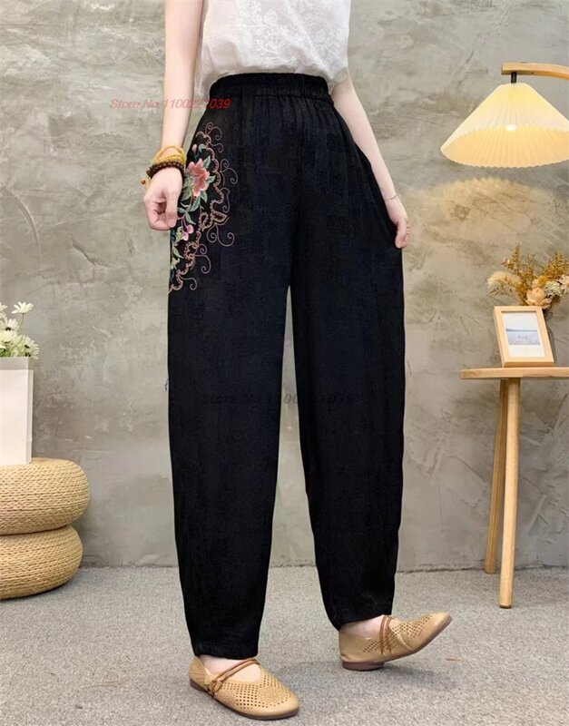 2024 китайские винтажные брюки, атласные жаккардовые брюки с вышивкой в виде национального цветка, традиционные свободные народные брюки с эластичным поясом
