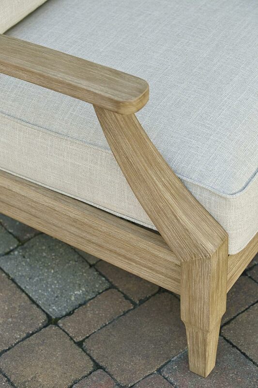كرسي صالة مفرد مدعم ، تصميم مميز من آشلي كلير فيو ، خشب الأوكالبتوس الخارجي ، بيج