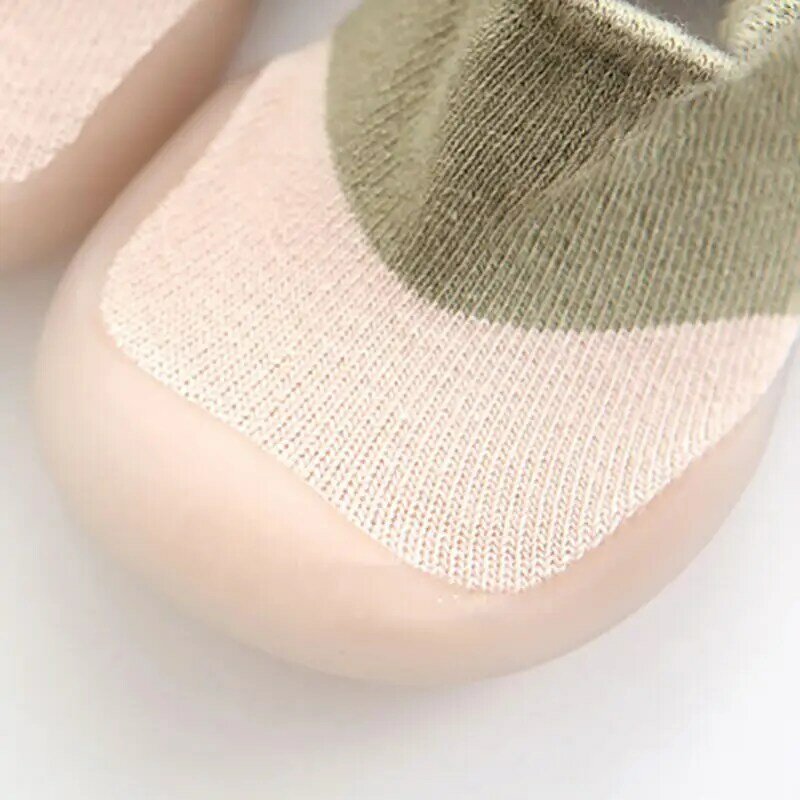 Zapatos de interior antideslizantes con suela de goma para niños recién nacidos, primeros pasos, calcetines de Color para bebés