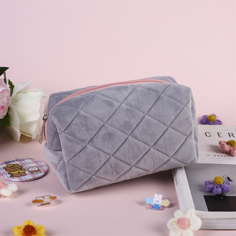 1 Pc Solid Color Cute Fur Makeup Bag for Women Zipper Large Cosmetic Bag Travel Make Up Toiletry Bag Washing Pouch