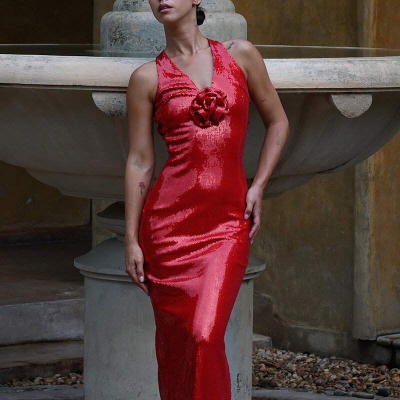 Vestido de festa sem costas oco sexy, vestido vermelho de fenda de lantejoulas, saia longa tridimensional no peito, novo