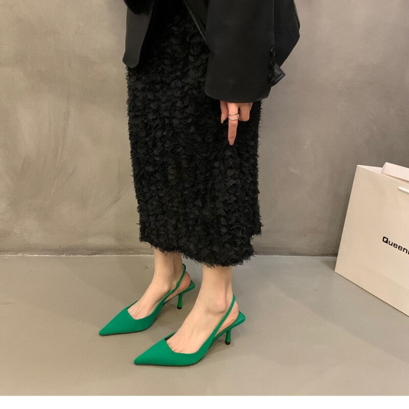 Zapatos de tacón medio de aguja con punta estrecha para mujer, sandalias de Punta vacía en la espalda, color verde, verano, 2024