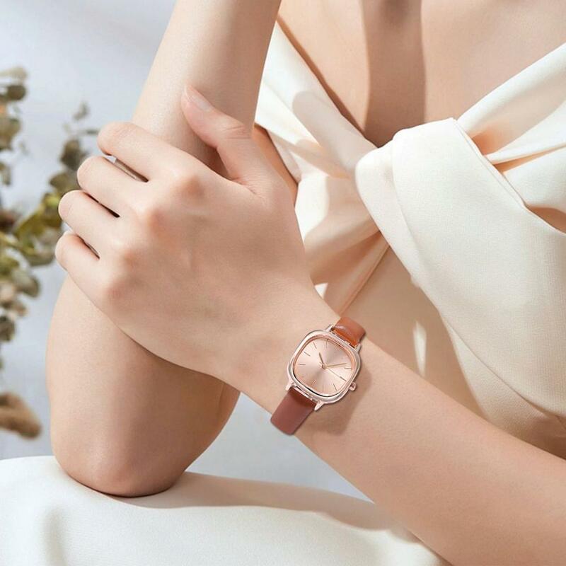 Jam tangan wanita, tali kulit palsu jam tangan elegan Dial persegi dengan tali kulit imitasi gerakan kuarsa mode untuk wanita