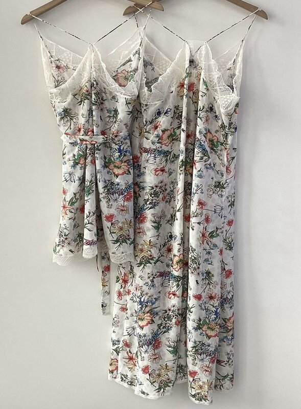 Real silk camisole dress, summer new fresh and elegant lace V-neck, white printed camisole dress, belt skirt