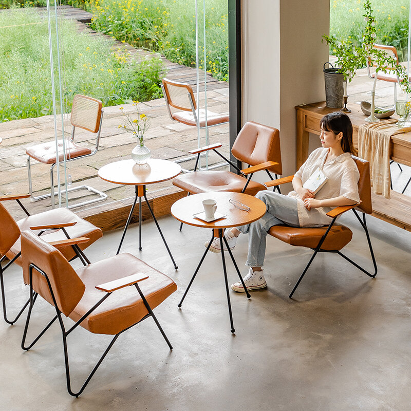 コーヒーショップのデザートテーブルと椅子の組み合わせ、ミルクティーティーのデザート、ブックバー、バー、レストラン、ビジネスレセプション、受信