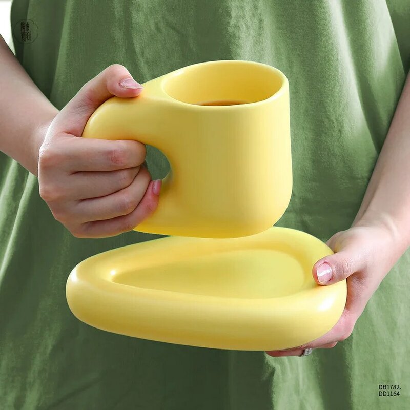 Taza de café de cerámica con mango gordo, taza regordeta, Color caramelo, taza de té de leche, taza creativa, regalos novedosos