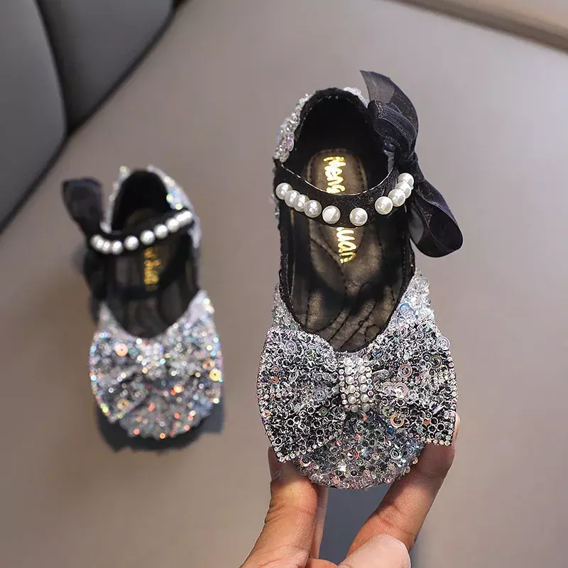 2024 primavera bambini Glitter Pearl Flat Princess Shoes Girls Lace Bow scarpe da sposa in pelle per bambini scarpe da ballo con fondo morbido