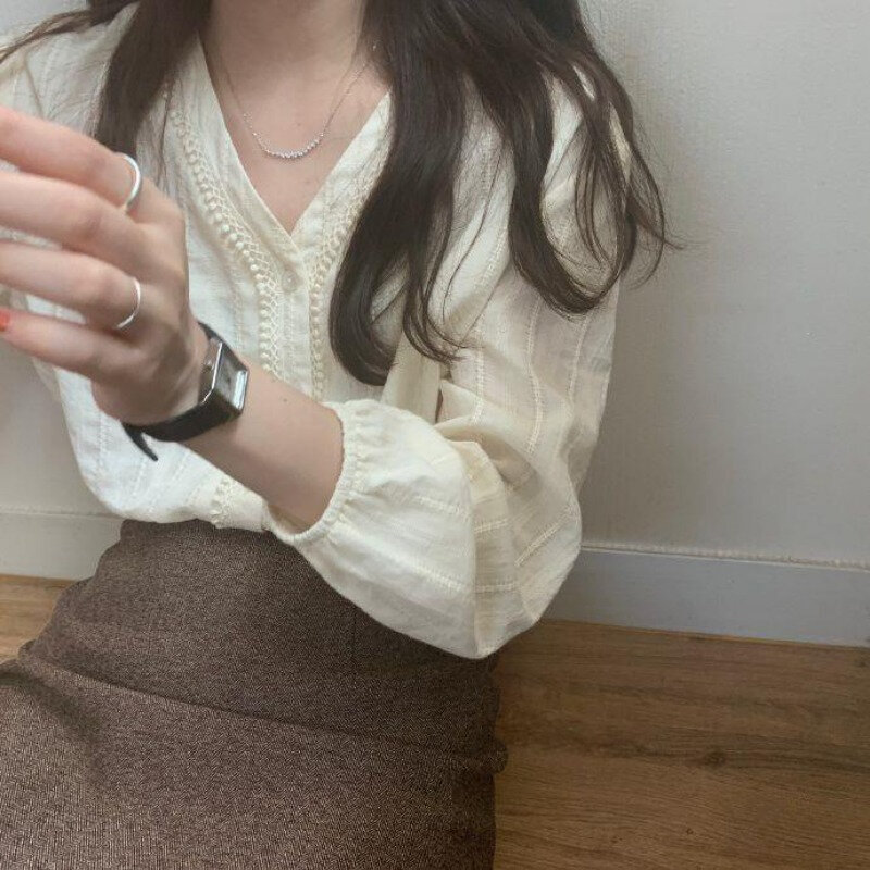 Kemeja lengan panjang wanita, baju kantor dasar kasual sederhana gaya Korea leher V manis musim semi untuk perempuan