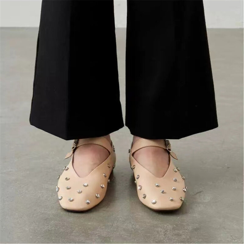 Fedonas รองเท้าส้นเตี้ยรองเท้าส้นแบนสตรีหนังแท้สำหรับผู้หญิงรองเท้าแฟชั่นฤดูร้อนฤดูใบไม้ผลิรองเท้าหนังนุ่ม Mary Jane ติดหมุดสำหรับผู้หญิง2024