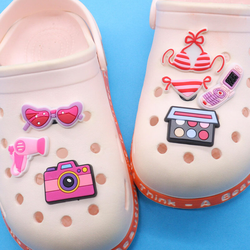 1 buah kamera gaya merah muda hanya memiliki sepatu menyenangkan hiasan PVC anak perempuan lubang favorit sandal gesper cocok untuk hadiah liburan