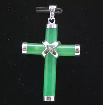 Collar con colgante de Cruz de jade verde y esterlina 925