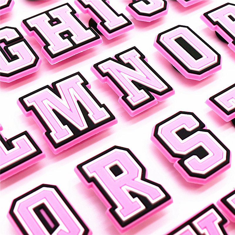 Single Sale 1 stücke rosa Buchstaben Schuh Charms Zubehör Sandalen Schuh dekorationen Jeans Pins Abzeichen Unisex Party begünstigt Drops hipping