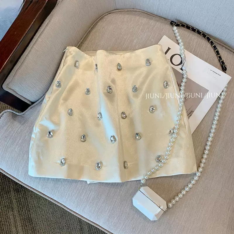 Mini saia feminina de cetim de diamante, cintura alta, linha A, calças de quadril emagrecedoras, design francês, menina quente, nova, 2024