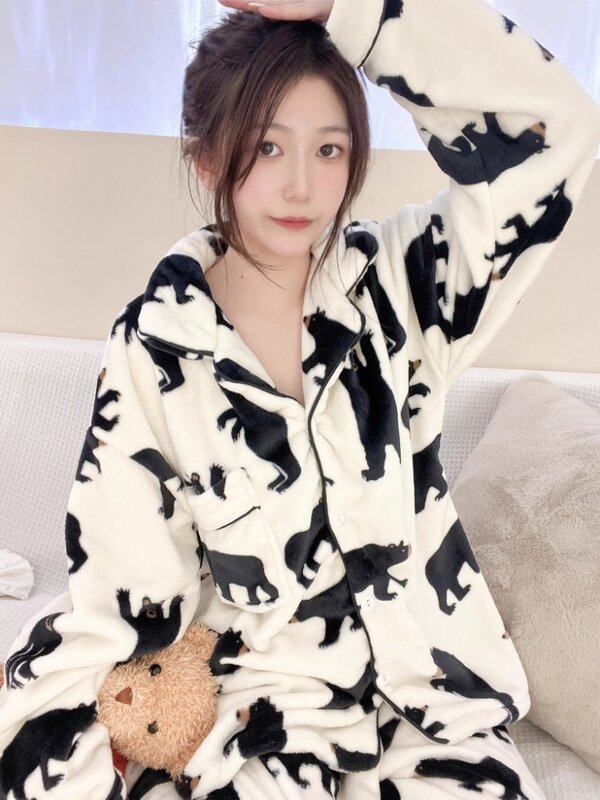 Pijama con estampado de oso negro para mujer, conjunto de pantalones de manga larga, ropa de casa popular para otoño e invierno, 2024