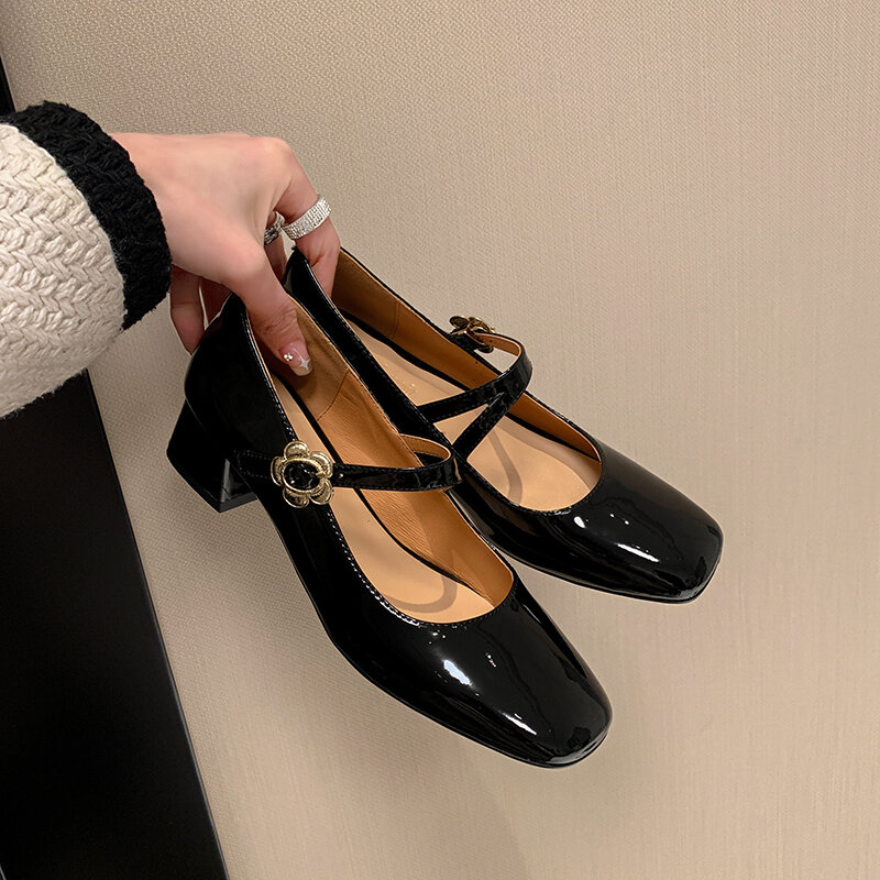 Nuove scarpe Mary Janes da donna scarpe eleganti con tacco medio in pelle verniciata di alta qualità scarpe da donna con cinturino con fibbia poco profonda a punta quadrata