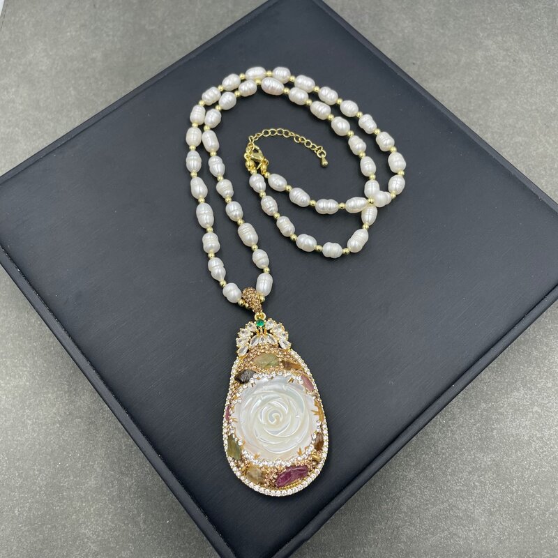 MVN059-Cadena de perlas con incrustaciones de conchas naturales en forma de flor para suéter, Collar personalizado de nicho de estilo Grace Lady, novedad de 2024