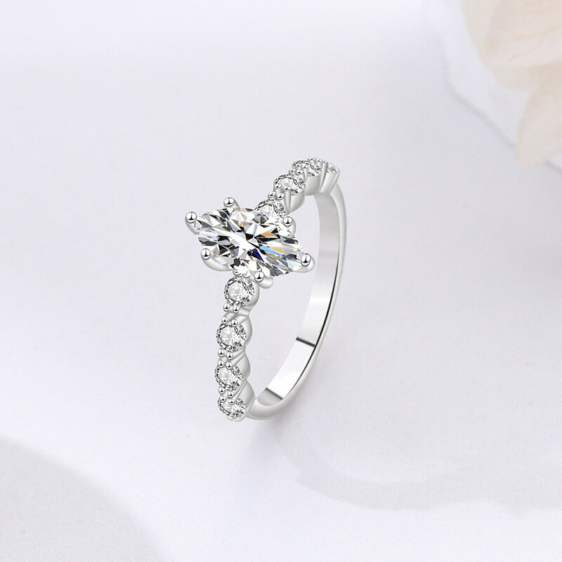 1 carat Moissanite 925 sterling silver exquisite ring female 2024 Europe and the United States light luxury selling ring