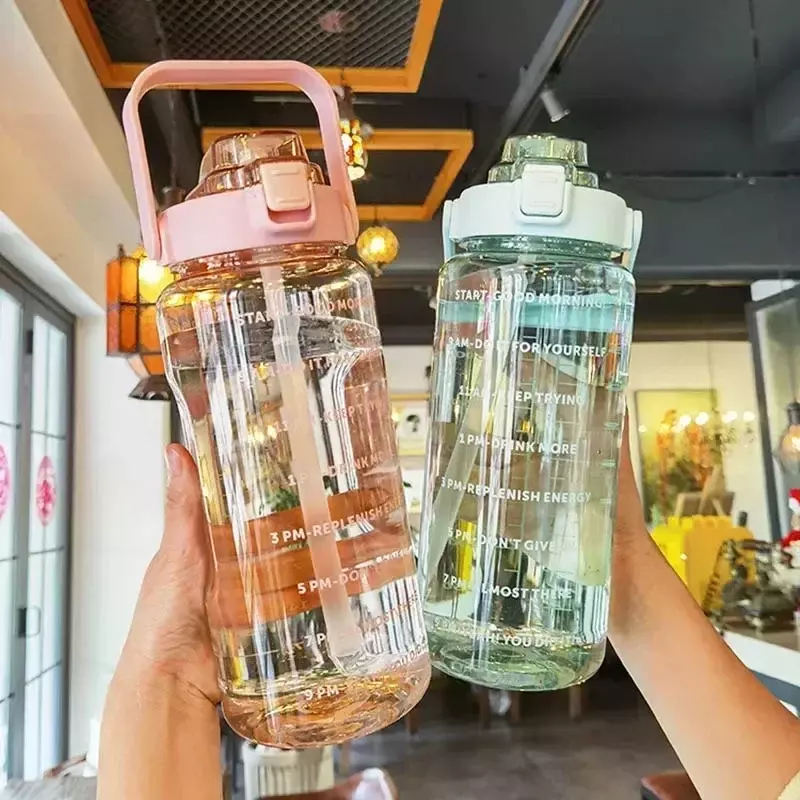 Botella de agua portátil de gran capacidad, vaso de plástico con pajita, marcador de tiempo, para deportes al aire libre y Fitness, 2L