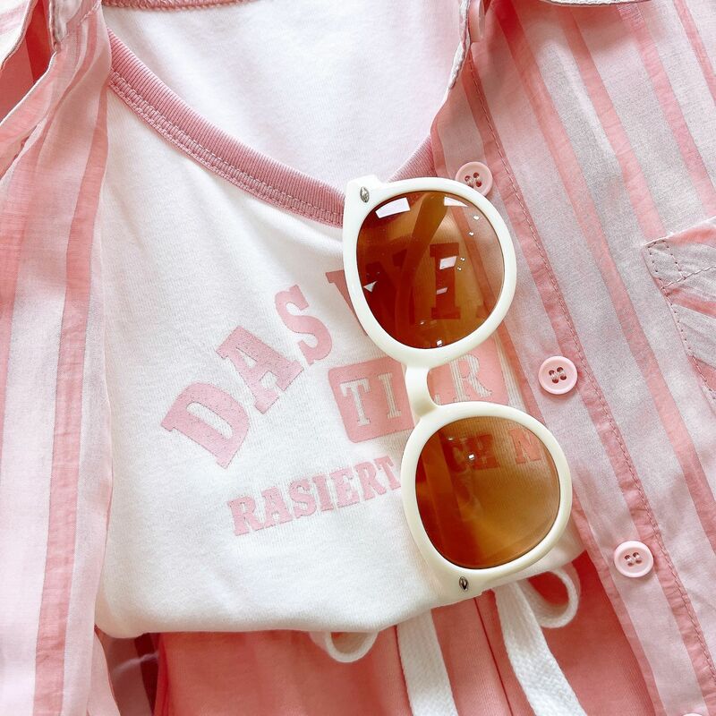 Nowy letni zestaw ubrań dla dziewcząt z filtrem przeciwsłonecznym pasiasta koszula + wygodna kamizelka + krótkie spodnie 3 szt. Kombinezonu na prezent urodzinowy dla dzieci
