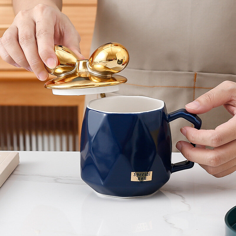 Tazza in ceramica decorata con fiocco creativo tè pomeridiano tazza da caffè simpatico cartone animato tazza da latte per la casa tazza per succo tazza per bevande regali di alta bellezza