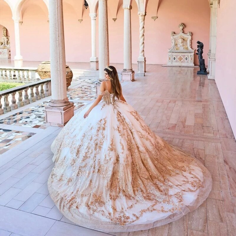 Wysokiej jakości suknia balowa Quinceanera błyszczące cekiny kryształowa suknie balowe wdzięczna paski Spaghetti słodka sukienka 16 Vestidos
