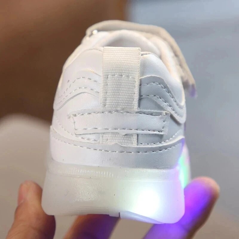 Sepatu kets bayi laki-laki perempuan, sepatu kasual bayi dengan lampu LED cantik warna polos, penjualan laris, empat musim, sepatu tenis balita