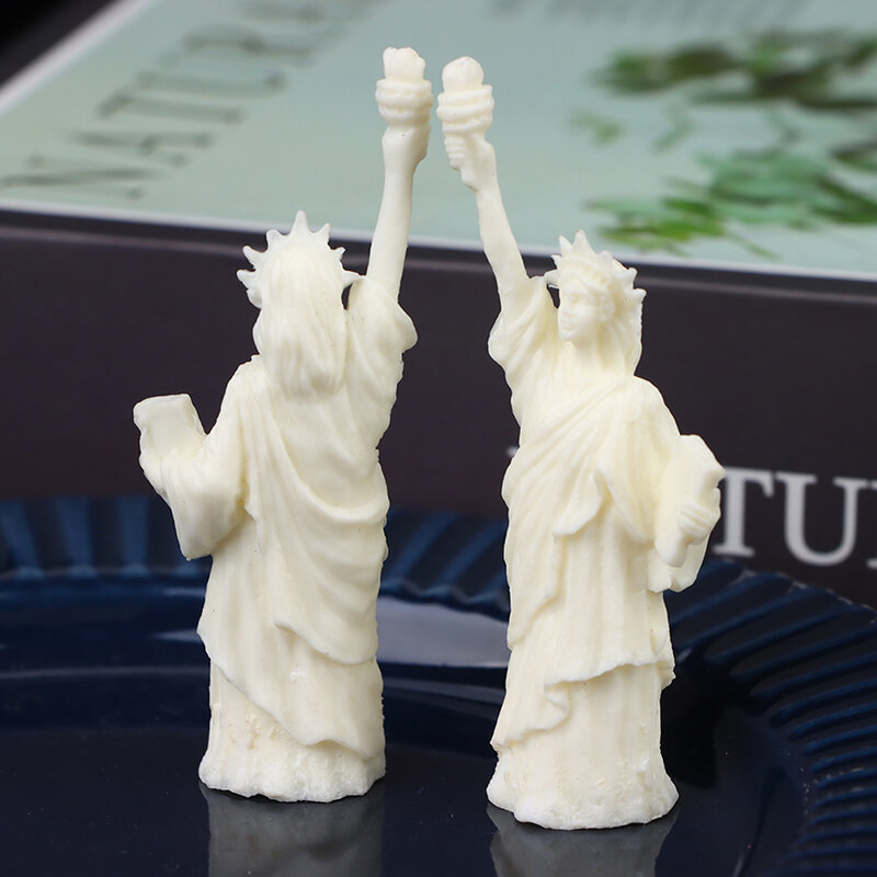 2Pcs 1:12 Dollhouse Mini Statue The Statue of Liberty Model Furniture Accessories For Doll House Decor Kids Toys Gift