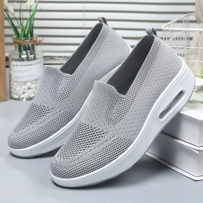 Shoes women 2024 spring new slip-on mother shoes breathable flying woven air cushion women's shoes