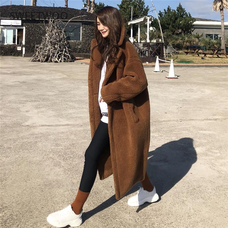 Mantel Bulu Solid Wanita Musim Dingin Jaket Bulu Kasual Lengan Panjang Kerah Lipat Wanita Mantel Teddy Panjang Pakaian Luar Dikontrak 2022
