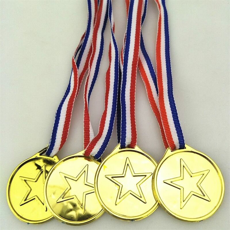 10ชิ้นเด็กทองพลาสติกชนะเหรียญรางวัลกีฬาวันปาร์ตี้กระเป๋ารางวัลของเล่นสำหรับเด็กสนุกปาร์ตี้