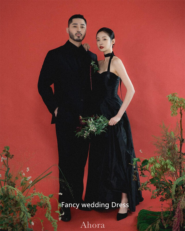 空中ブランコのウェディングドレス,ノースリーブのウェディングドレス,シンプルなドレス,写真撮影の撮影のための黒