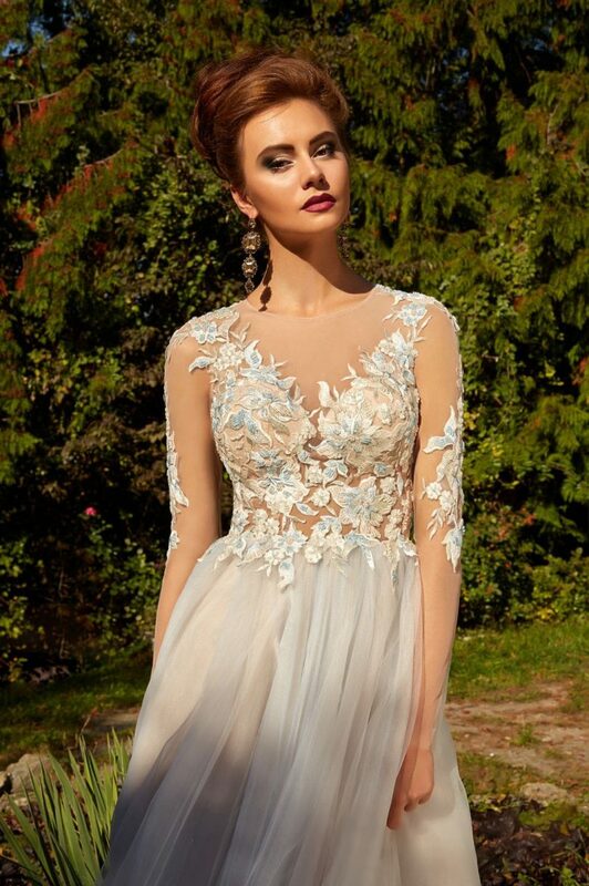 Exquisite Scoop Tulle Lace Appliques Wedding Dresses A-Line Floor-Length Long-Sleeve Illusion Button Prom Dress Formal Gowns