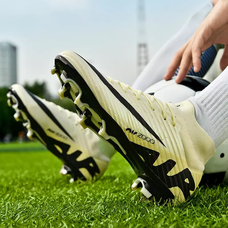 New Men Soccer Shoes Grass Training Futsal Top Quality Futsal Football Boots Cleats Non-Slip Lightweight Outdoor Football Shoes