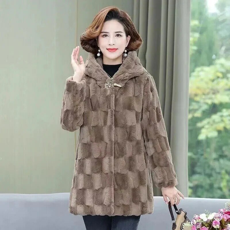 Nowa matka odzież zimowa wysokiej klasy imitacja futra z norek kobiet w średnim i starszym wieku z kapturem, gruba płaszcz z norek 5XL