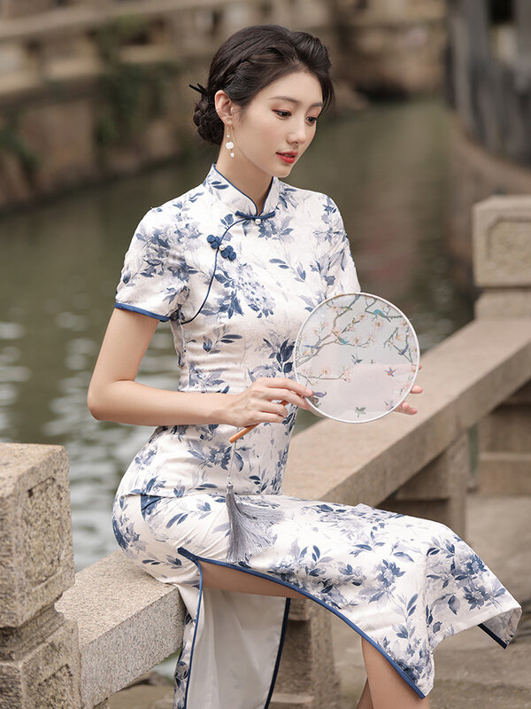 Stile cinese Cheongsams donna abito tradizionale stampa floreale Qipao Satin Vestido Para Mujer orlo da taglio aderente di grandi dimensioni