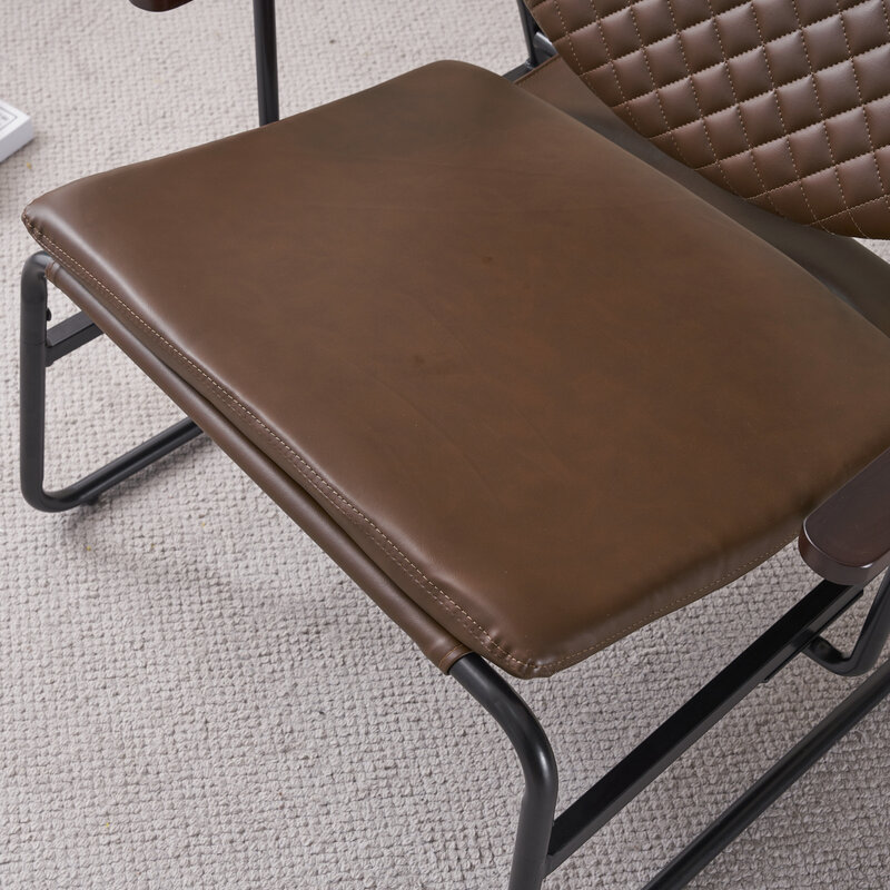 Kursi aksen berlapis kain coklat tua Modern yang nyaman dengan rangka logam dan desain belakang Oval lattik, kursi berlengan bergaya untuk ruang tamu