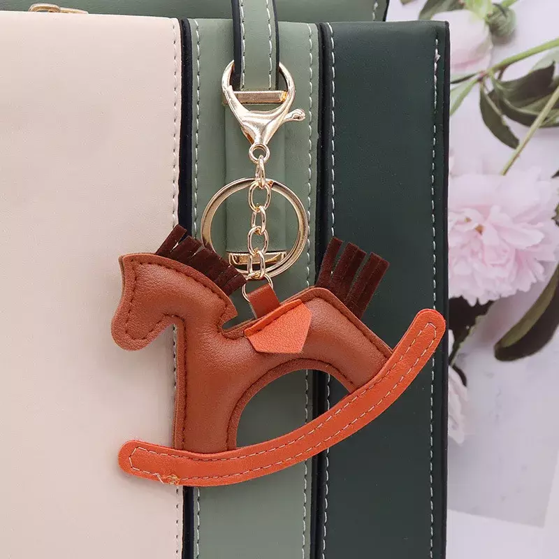 سلسلة مفاتيح بأجنحة جلدية ملونة للرجال والنساء ، قلادة حصان ، حيوان ، موضة
