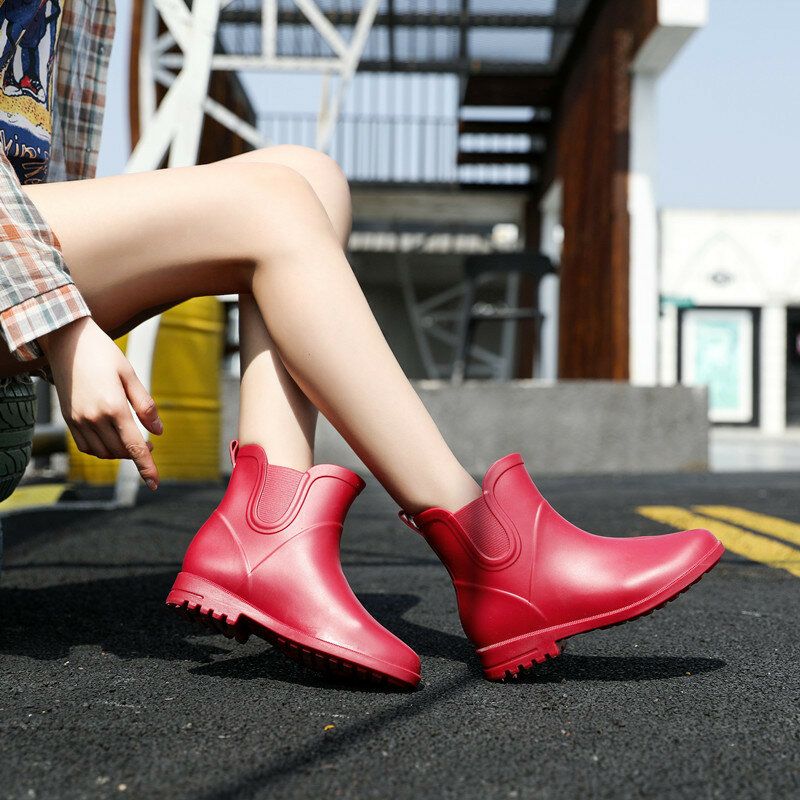 Zapatos de lluvia de tubo corto para mujer, botas de agua de PVC a la moda de Color sólido, zapatos de goma para el trabajo, impermeables y antideslizantes para caminar al aire libre