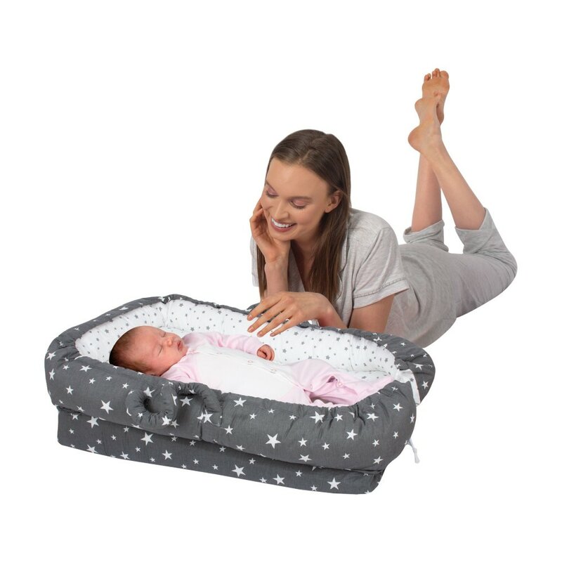 Кроватка для матери и ребенка с рисунком звезд темно-серого цвета