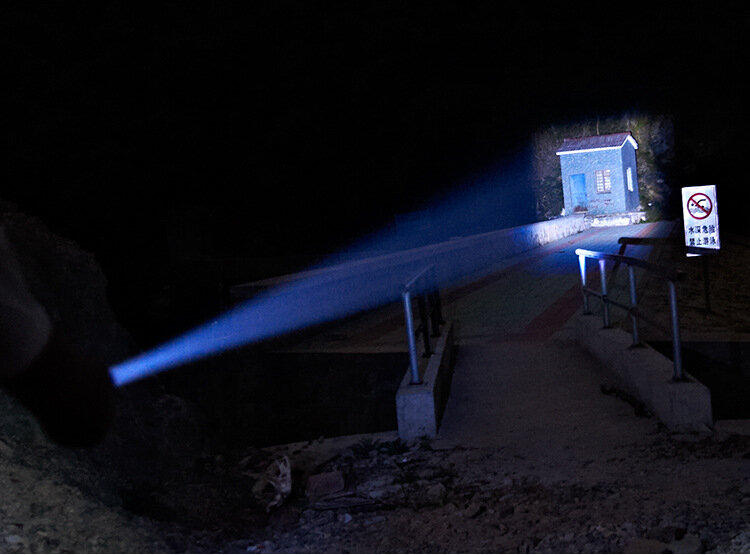 Linterna LED COB para senderismo al aire libre, foco de enfoque con Zoom, lámpara de 500 lúmenes, ajustable, impermeable