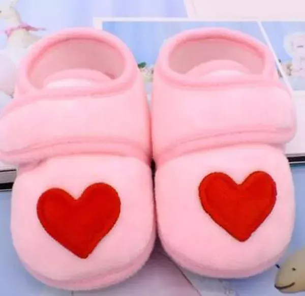 2023 nowy piasek Baby urocze buty nowonarodzonych chłopców dziewczynki obuwie dziecięce czerwone serce Prewalkers buty antypoślizgowe chłopcy dziewczynki