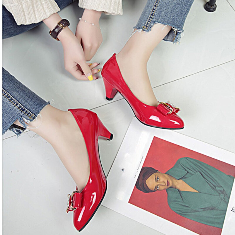 รองเท้าแฟชั่นผู้หญิงใหม่ฤดูใบไม้ผลิฤดูใบไม้ร่วงรองเท้าทำงานแบบมืออาชีพรองเท้าส้นสูงดำแดงตื้น