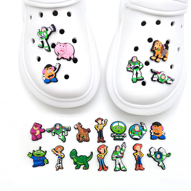 Disney 1 szt. Urocza postać z kreskówki Toy Story niedźwiadka do butów z PVC DIY sandały szpilki akcesoria ozdobienia dziewczyny na przyjęcie dla chłopca