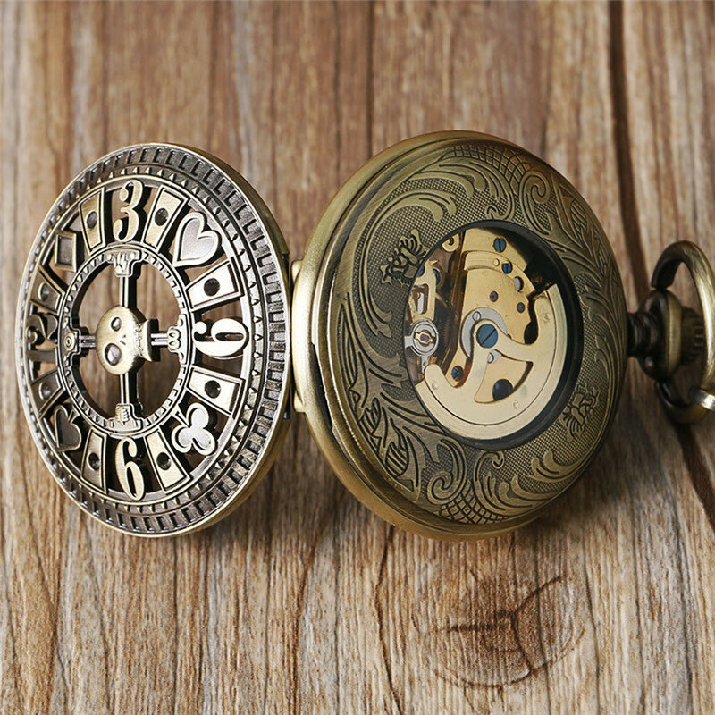 Vintage Bronze Poker Hollow Out Pocket Watch para homens e mulheres, Relógios mecânicos automáticos com corrente, relógio esqueleto, presente de corrente pendente