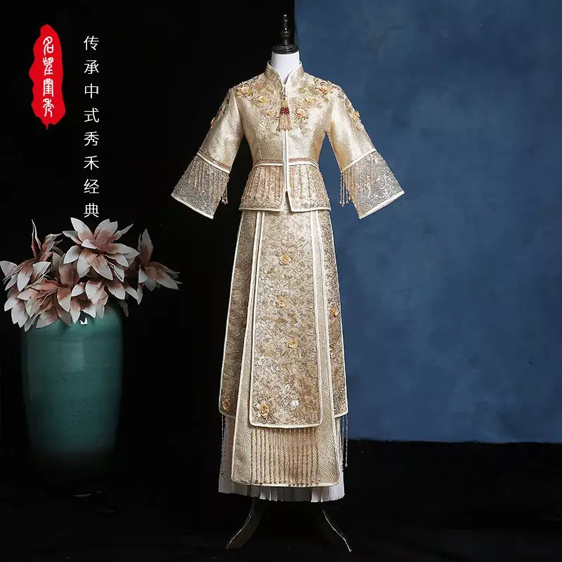 女性のための中国の刺embroidered tangスーツ、チャイナドレス、ブライダルドレス、チャイナドレス、シャンパン、豪華、タッセル、伝統的、秋