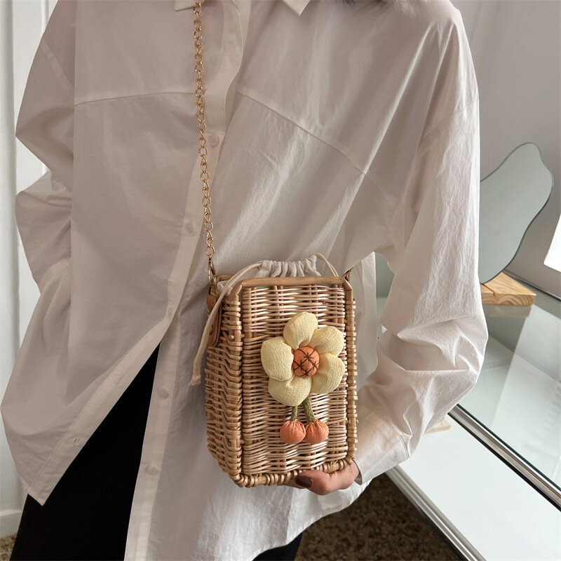 Summer Woven Crossbody Bags for Women 2022 Trend Fashion Flowers Casual Tote Bag Beach Chain Cute Straw Small Shoulder Bag Woman