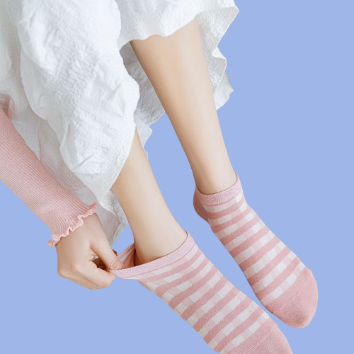Новинка 2024, 6/12 пар, тонкие хлопковые удобные и дышащие модные короткие носки клубничного цвета в студенческом стиле для женщин